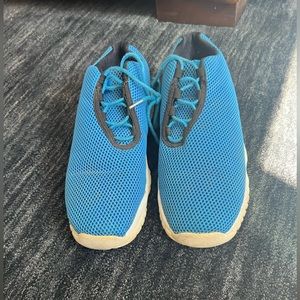 Nike air Jordan future low blue mesh youth size 7Y